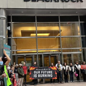 Rabbis block Black Rock HQ doors 10-18